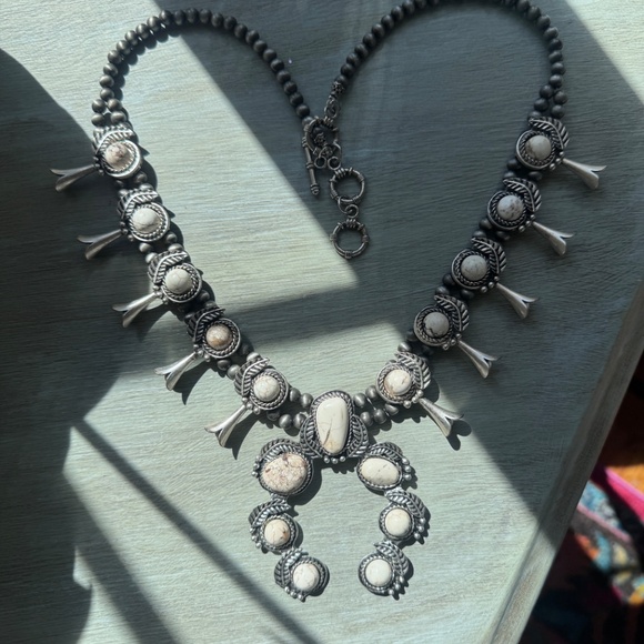 White Howlite Squash Blossom Necklace in Southwestern Navajo Style - Picture 6 of 8